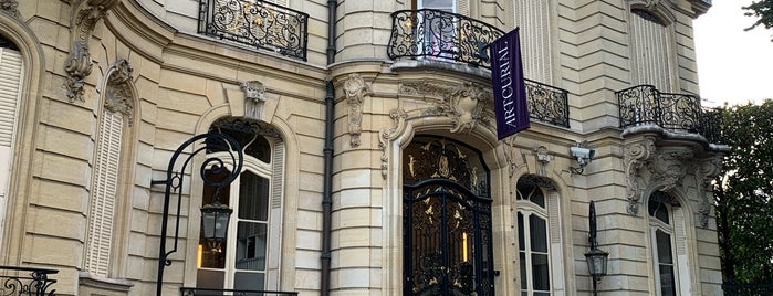 Artcurial is one of Paris musée et bibliothèque.