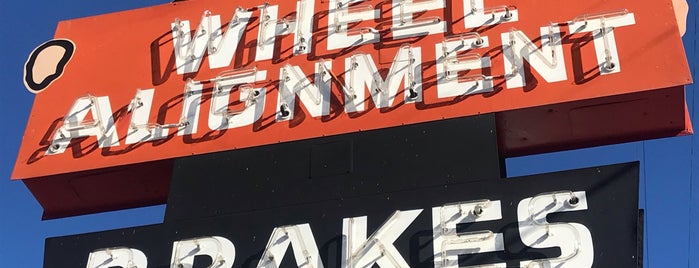 Miller's Wheel Alignment is one of Vintage LA Signs 2.