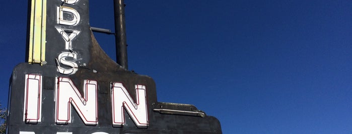 Everybody's Inn Motel is one of NEVADA: Vintage Signs & Offbeat Attractions.