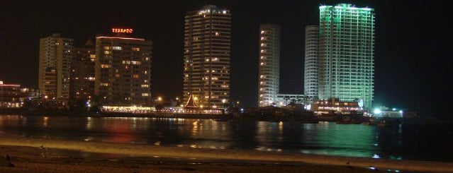 Playa Cavancha is one of Lugares.