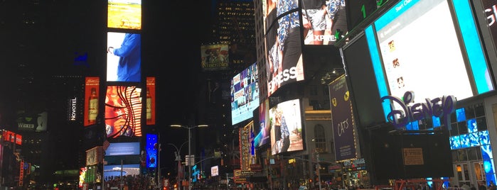 Times Square is one of Lugares favoritos de Yuliia.