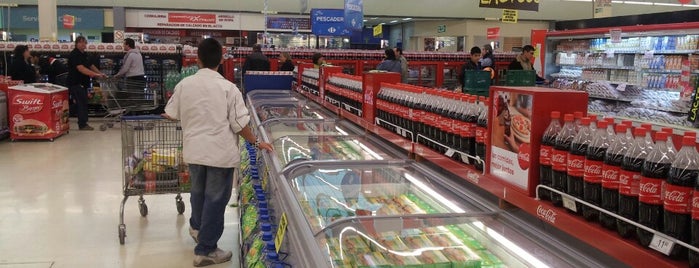 Carrefour is one of Tempat yang Disukai Alejandro.
