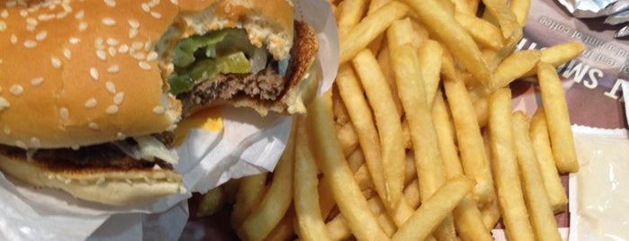 Burger King is one of Locais curtidos por Robin.