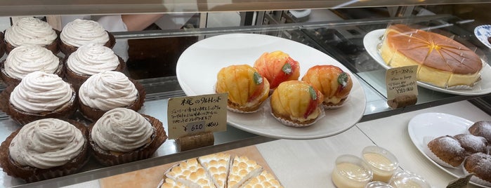 Le Moule a Tarte is one of Bake Shops In Osaka Featured On Savvy April 2016.