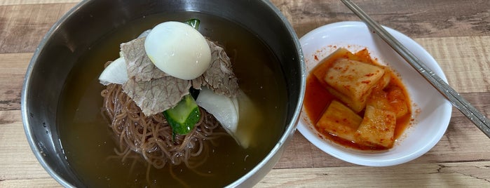 유진식당 is one of Seoul food.