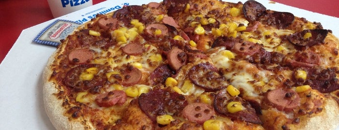 Domino's Pizza is one of สถานที่ที่ hatice ถูกใจ.