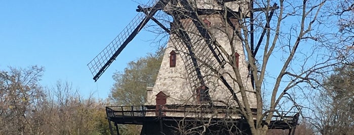 Fabyan Windmill is one of Chicago.