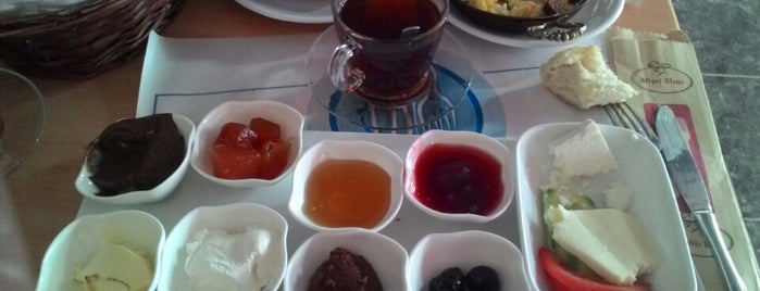 J'adore Café is one of Halil G.'ın Beğendiği Mekanlar.