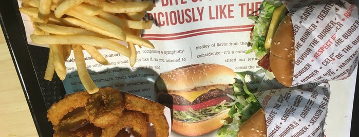 The Habit Burger Grill is one of Andrew : понравившиеся места.