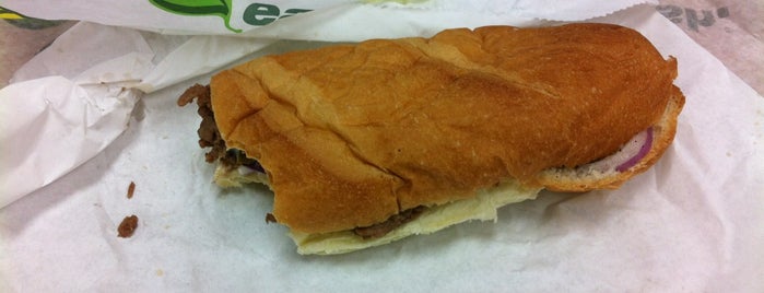 Subway is one of Lugares favoritos de Henoc.