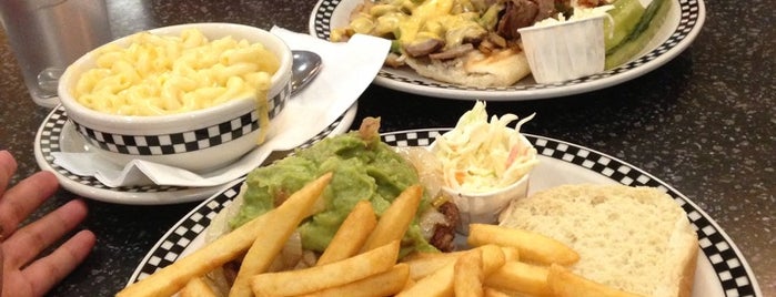 57s All American Grill is one of Locais curtidos por Mei.