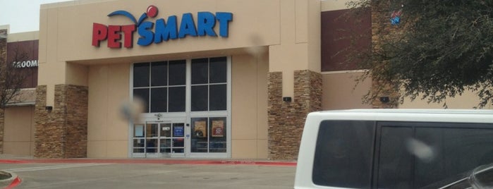 PetSmart is one of Lugares favoritos de Debbie.