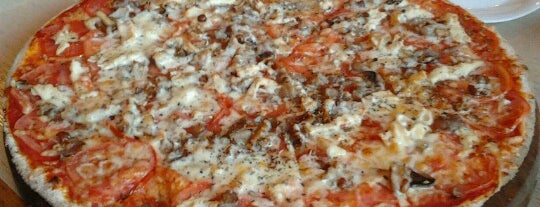 Pizza Ollis is one of Еда.
