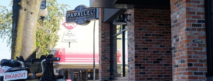 49th Parallel & Lucky's Doughnuts is one of Bikabout Vancouver.