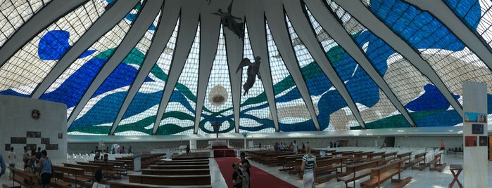 Catedral Metropolitana de Brasília is one of Tempat yang Disukai Julia.