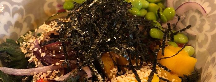 Maikai Poke is one of Lugares favoritos de Julia.