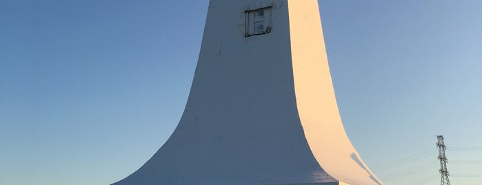 Lighthouse At The Pier is one of Oakville/Burlington to-do, eat and visit.