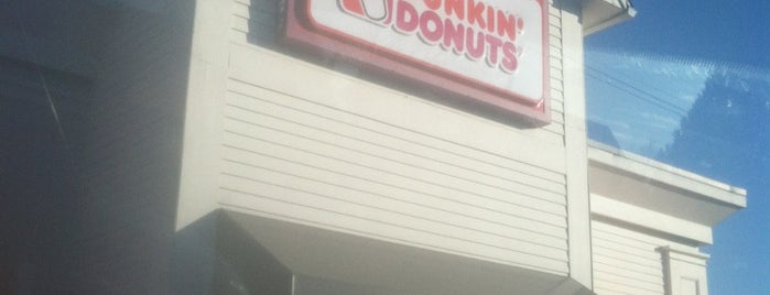 Dunkin' is one of สถานที่ที่ Alyson ถูกใจ.