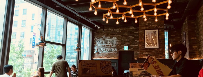 Paulie's Brick Oven Pizzeria is one of Seoul.