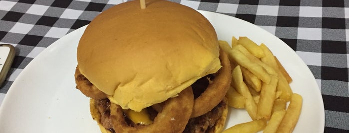 Calf Burguer is one of Locais curtidos por Aline.