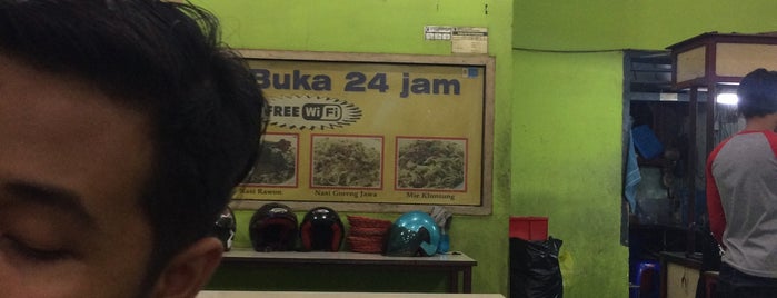 Pecel Asli Madiun Murni is one of Kuliner Wajib @Surabaya.