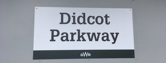 Didcot Parkway Railway Station (DID) is one of Posti che sono piaciuti a Christina.