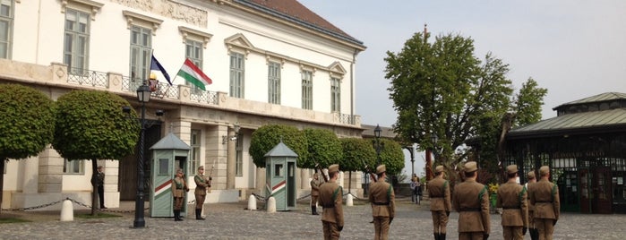 Sándor Palace is one of Будапешт (Budapest).