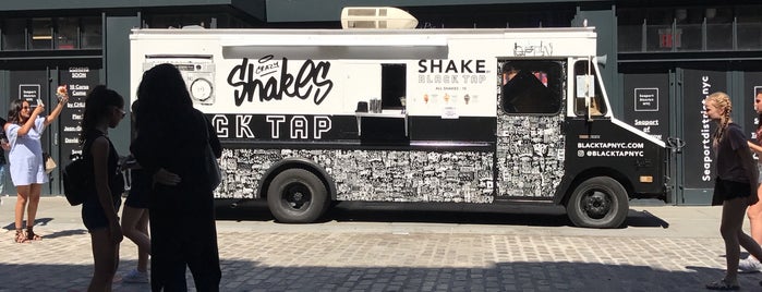 Shake By Black Tap is one of Lieux sauvegardés par Kimmie.