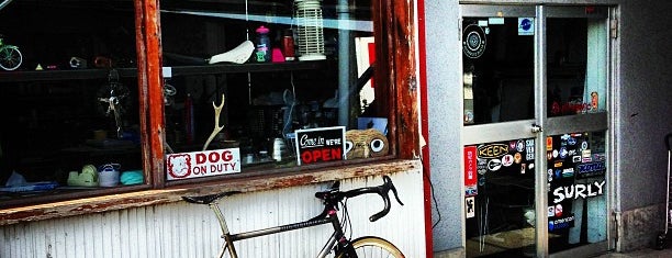 Above Bike Store is one of Posti che sono piaciuti a モリチャン.