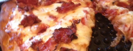 Mystic Pizza is one of Lugares favoritos de Brook.