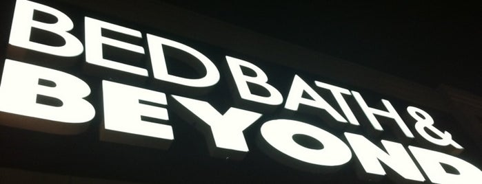 Bed Bath & Beyond is one of Tempat yang Disukai Nam.