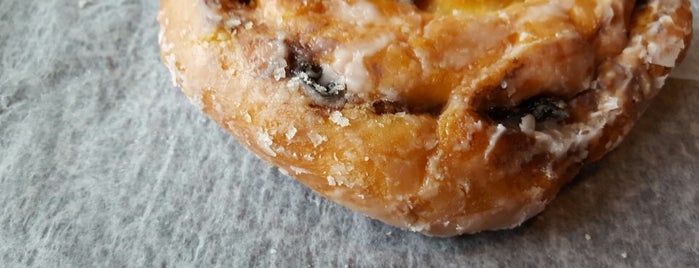 Sprinkles Donuts & Coffee Co. is one of Chester'in Beğendiği Mekanlar.
