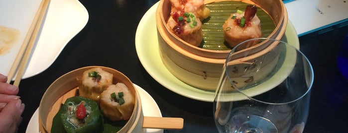 Yauatcha is one of Lugares favoritos de Henry.