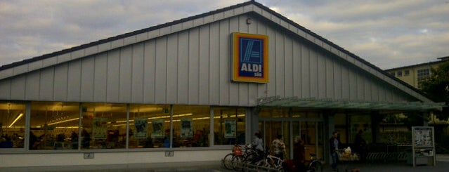 ALDI SÜD is one of สถานที่ที่ Otto ถูกใจ.