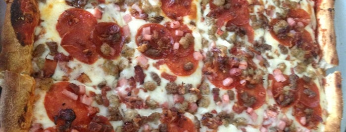 Jimmy B's Pizza is one of Courtney : понравившиеся места.