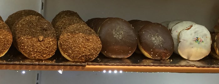 Nanou Donuts House is one of Locais curtidos por Γρηγορης.