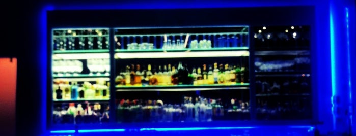 The Ritz-Carlton Bleu Lounge & Grill is one of Pub-Kokteyl Bar-Gece Kulübü.