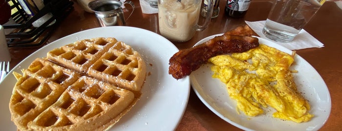 Another Broken Egg Cafe is one of Lafayette.