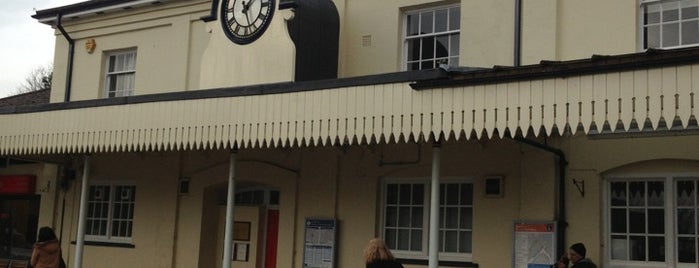 Winchester Railway Station (WIN) is one of Lugares favoritos de Henry.