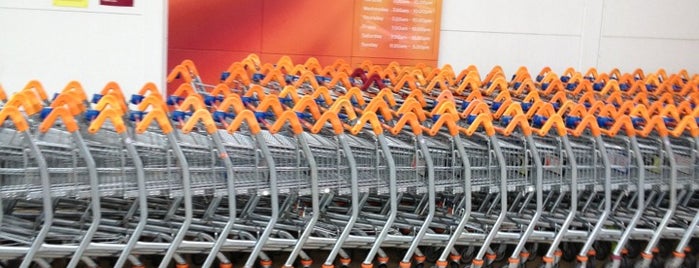 Sainsbury's is one of Locais curtidos por Jana.