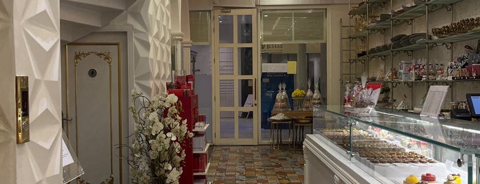 Poplars salon de the' is one of قهاوي الرياض.