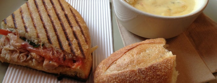 Panera Bread is one of Erin 님이 좋아한 장소.