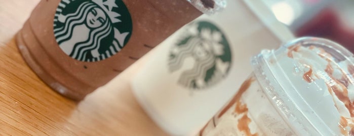 Starbucks is one of Metinさんのお気に入りスポット.