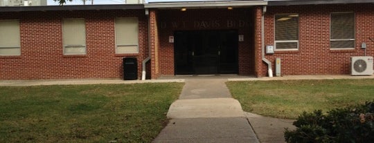 D. W. L. Davis Building - DWLU is one of Utica Campus.