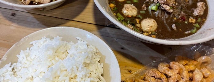 ก๋วยเตี๋ยวเรือท่าสนาม is one of Nakhon Pathom.