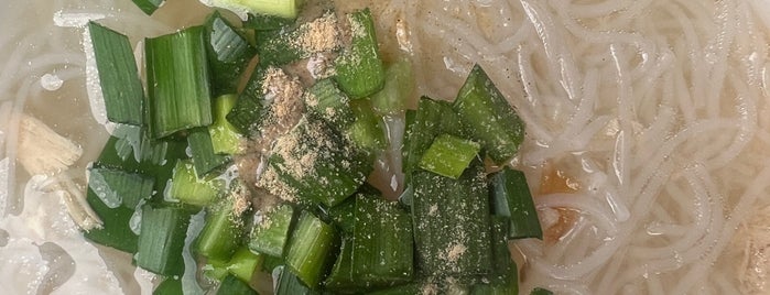 民樂旗魚米粉湯 is one of Taipei food.