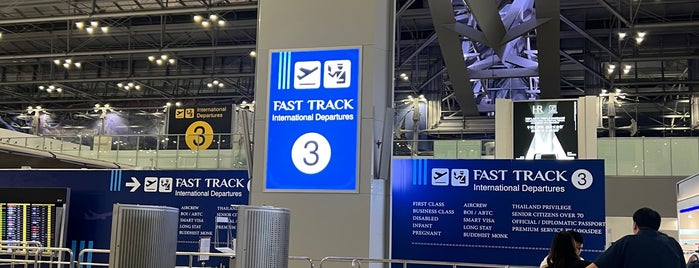 Fast Track West is one of Bangkok 空港.