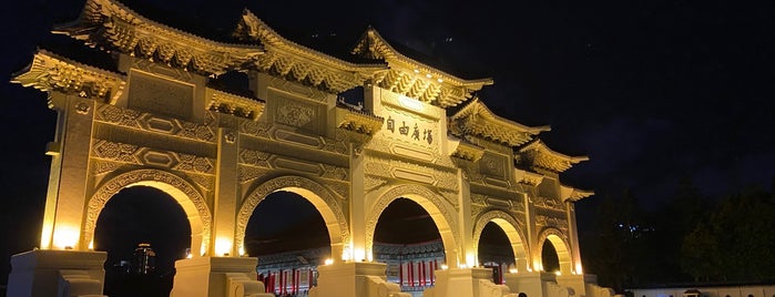 dog friendly cafe near me open now