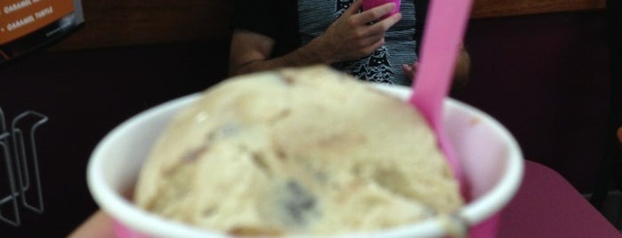Baskin-Robbins is one of 🍦 ice cream 🗽.