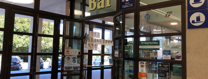Bar Tabacchi / Stazione San Giovanni is one of acquarius.